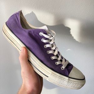 PURPLE LOW TOP CONVERSE